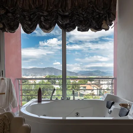 Femme Noir Luxury Spa Experience-3
