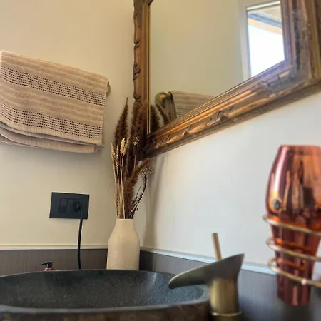 Femme Noir Luxury Spa Experience-2